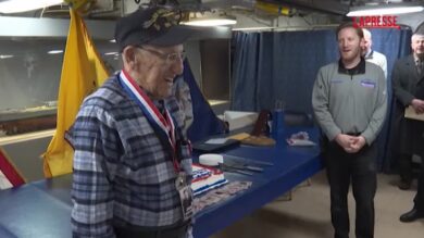 Usa, veterano della Marina festeggia il suo 100° compleanno a bordo della corazzata New Jersey