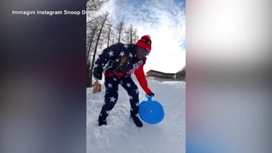 Snoop Dogg alle Olimpiadi 2026, scia e si diverte sulla neve di Cortina