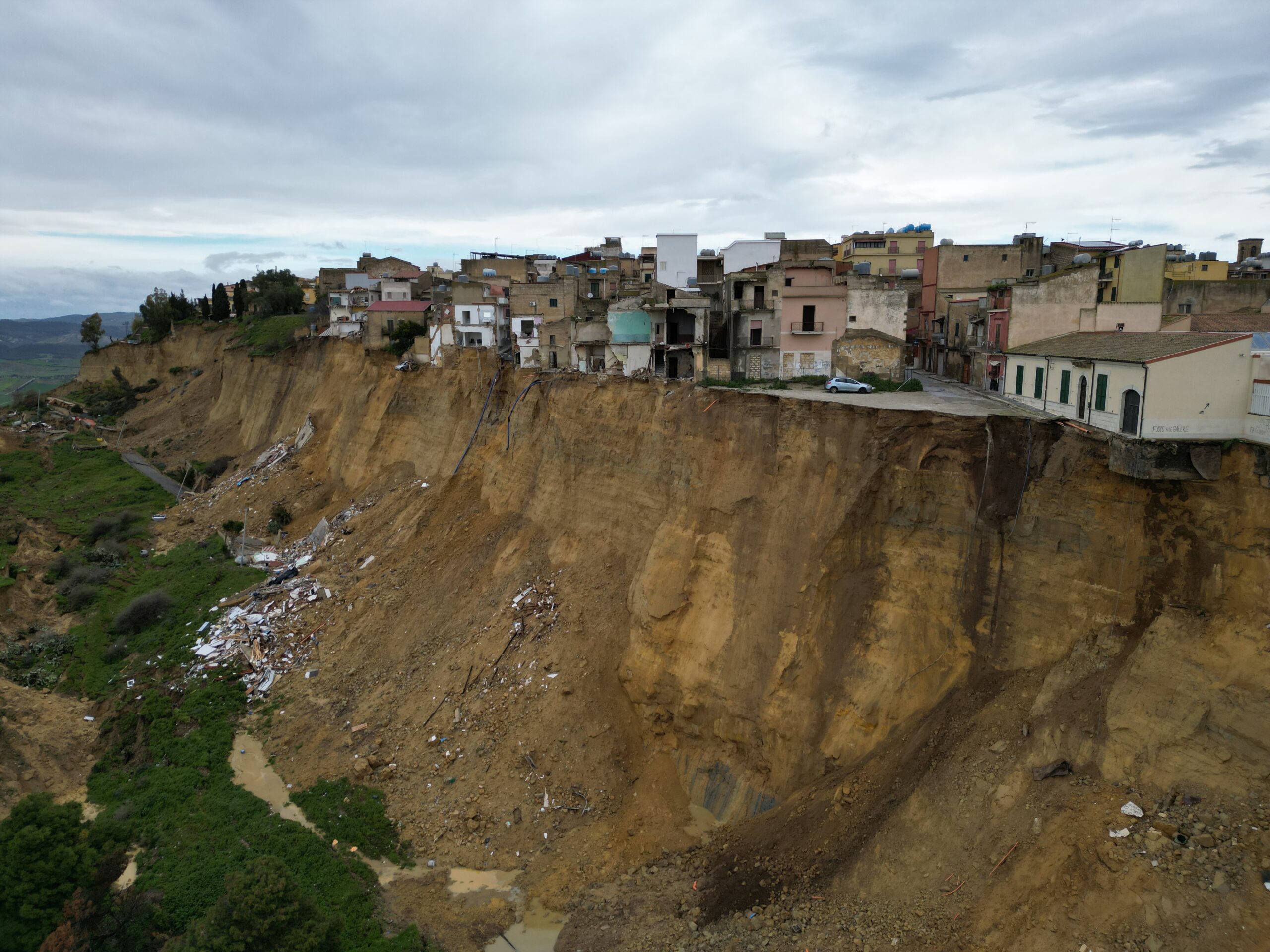 Bollette, Arera le sospende nelle aree colpite dal ciclone Harry