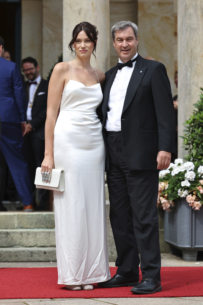 Germania, presunto flirt tra l’ex Ceo di Google 70enne e la figlia 27enne del presidente bavarese