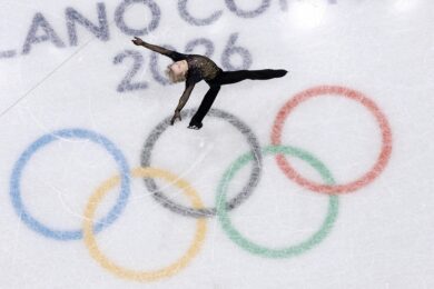 Ilia Malinin degli Stati Uniti si esibisce nel programma libero maschile durante la gara a squadre di pattinaggio artistico alle Olimpiadi di Milano-Cortina presso la Milano Ice Skating Arena di Milano l'8 febbraio 2026. (Kyodo via AP Images) ==Kyodo