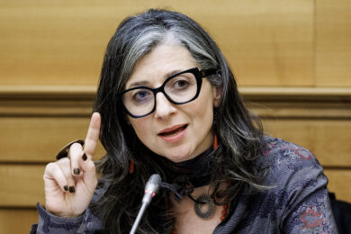 Francesca Albanese, Parigi chiede le dimissioni dall’Onu: “Parole oltraggiose su Israele”