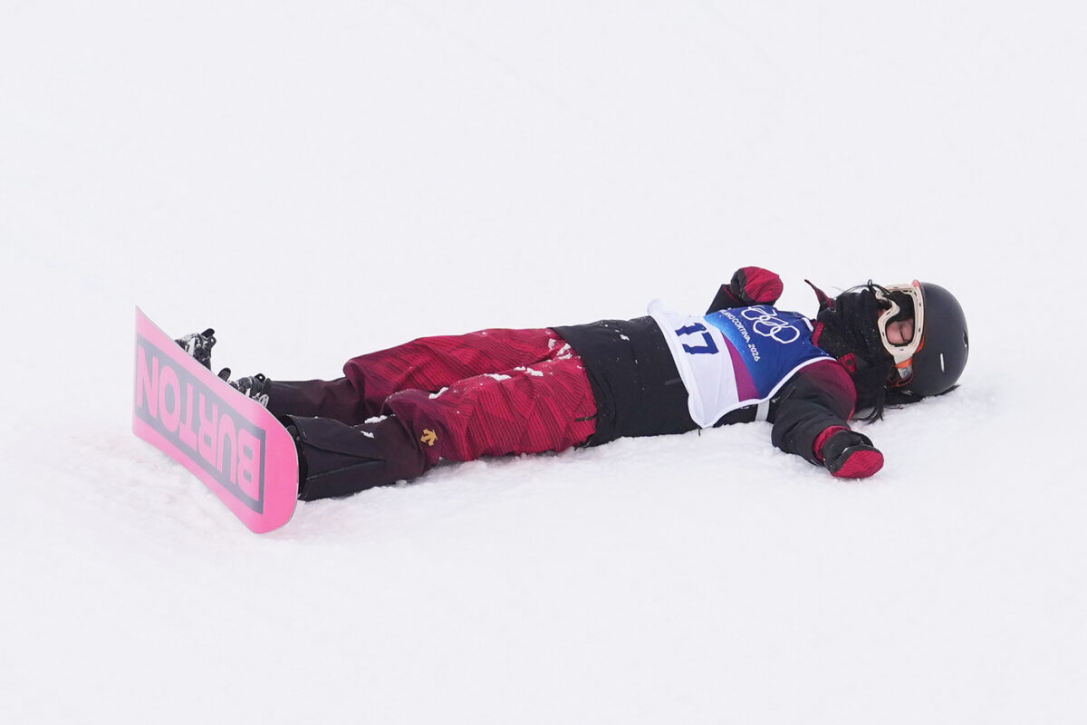 Olimpiadi 2026, brutta caduta per la cinese Liu Jiayu nell’halfpipe: portata via in barella