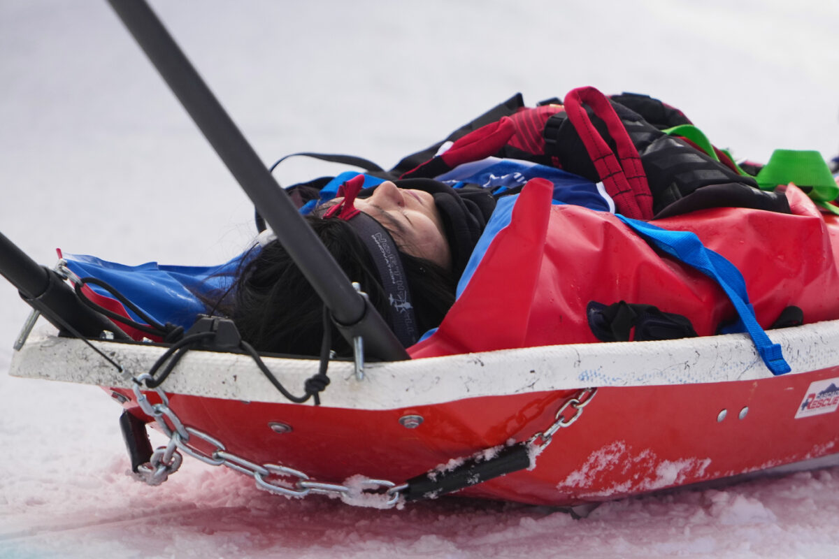 Olimpiadi 2026, brutta caduta per la cinese Liu Jiayu nell’halfpipe: portata via in barella