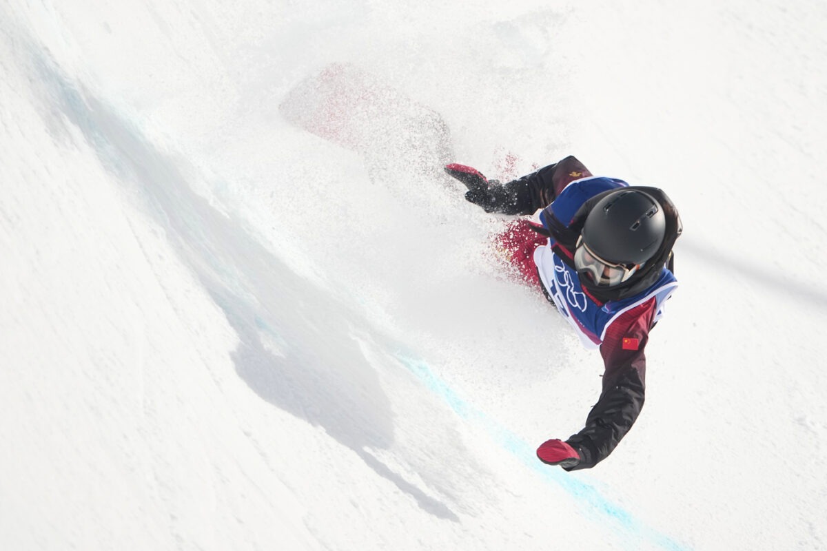 Olimpiadi 2026, brutta caduta per la cinese Liu Jiayu nell’halfpipe: portata via in barella