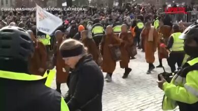 La 'Marcia per la pace' dei monaci buddisti arriva a Washington