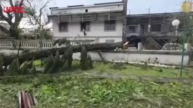 Madagascar, il ciclone Gezani colpisce l'isola con venti oltre i 195 km/h: la devastazione per le strade