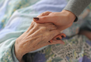 Axa Italia, con ‘Protezione su misura’ più supporto ai caregiver familiari