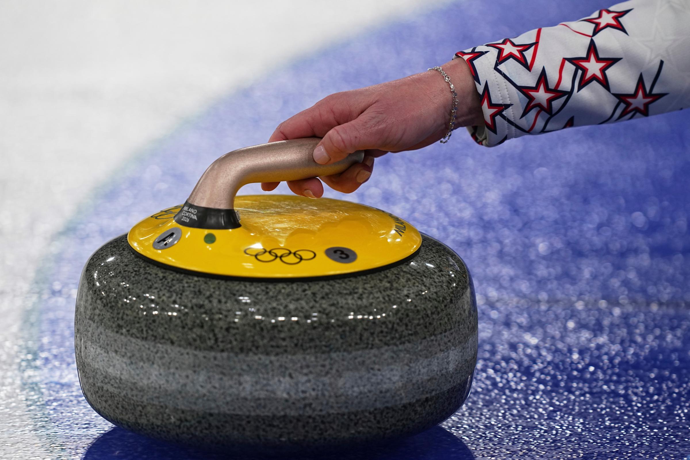 Curling, storia e regole dello sport più curioso delle Olimpiadi invernali