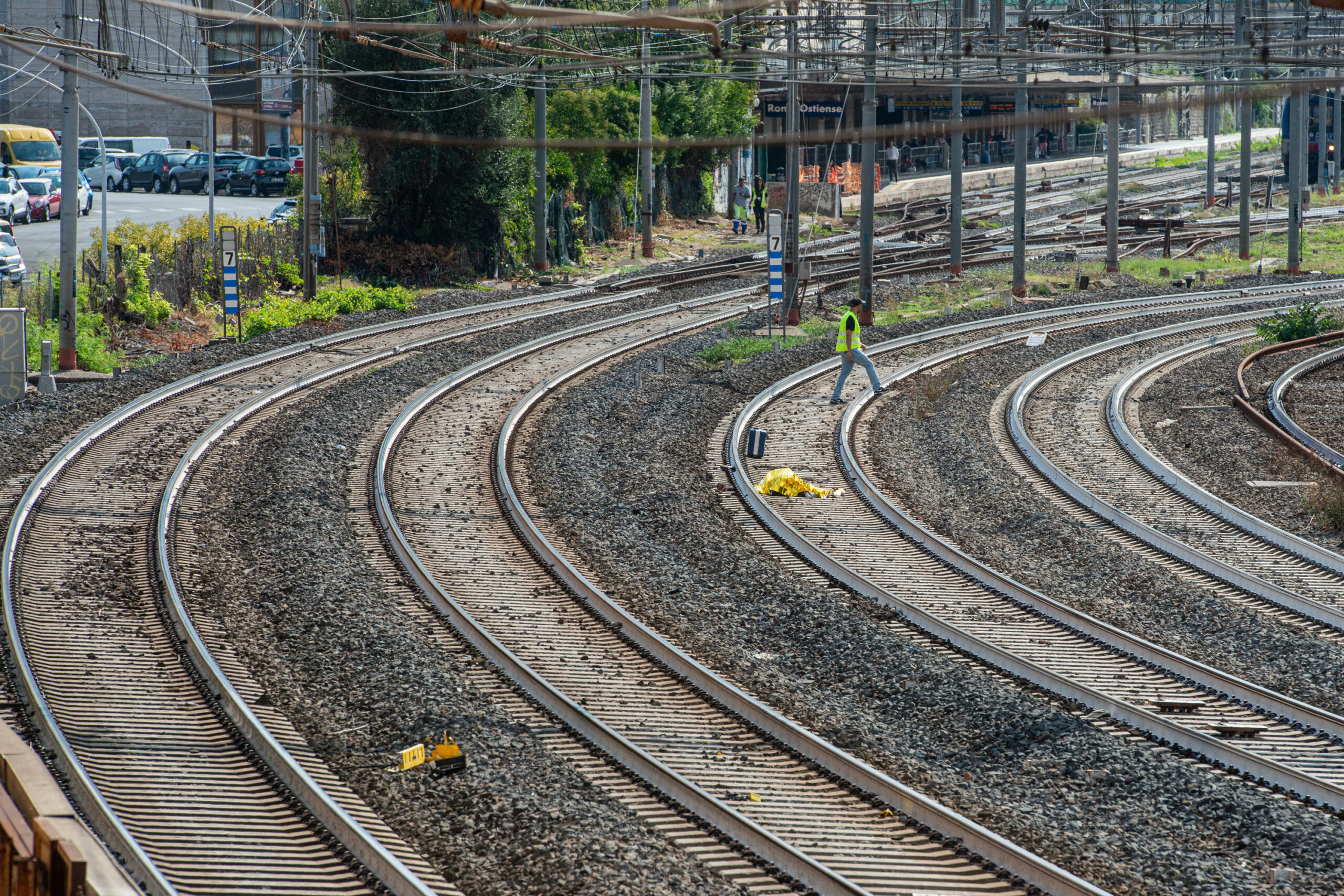 Olimpiadi 2026, sabotaggio linea Lecco-Tirano: si indaga per tentato disastro ferroviario