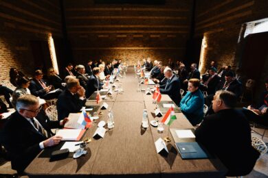 Ue, terminato il vertice dei leader. Draghi: “Panorama economico deteriorato, urgente agire”