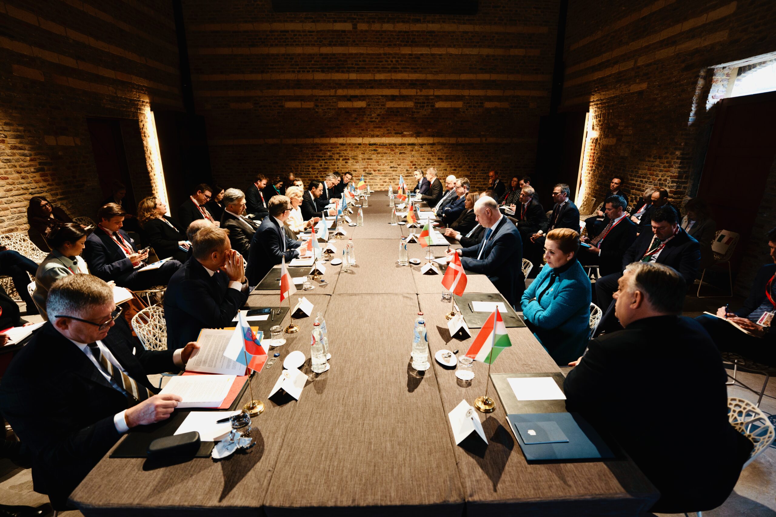 Ue, terminato il vertice dei leader. Draghi: “Panorama economico deteriorato, urgente agire” Ue, terminato il vertice dei leader. Draghi: “Panorama economico deteriorato, urgente agire”