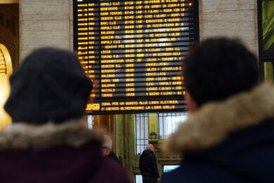 Milano, treno guasto in stazione Centrale: ritardi fino a 100 minuti