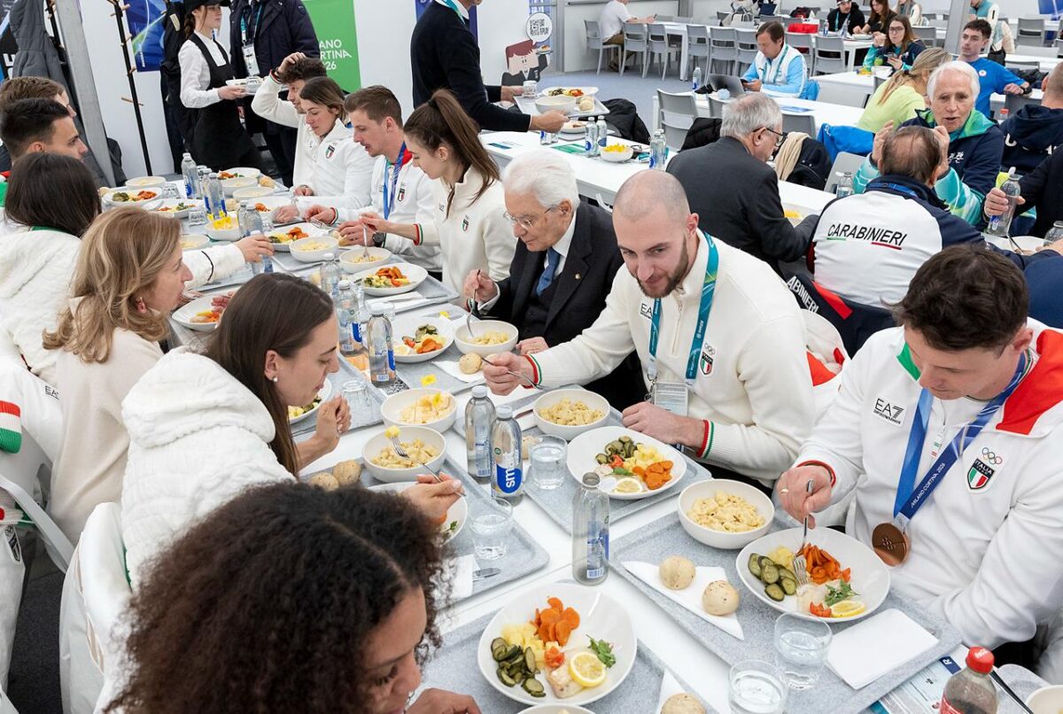 Galleria foto 'Mattarella a Cortina, il pranzo con gli atleti al Villaggio Olimpico: le foto' - foto 6