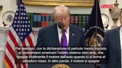 Clima, Trump cancella le norme sulle emissioni volute da Obama nel 2009: "Tutto questo è morto, finito"