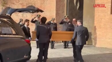 Funerali Zichichi, l'arrivo del feretro in chiesa