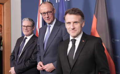 Conferenza Monaco, Merz: “La fiducia nella Nato non più scontata. Macron: “La pace prende forma in Ucraina”