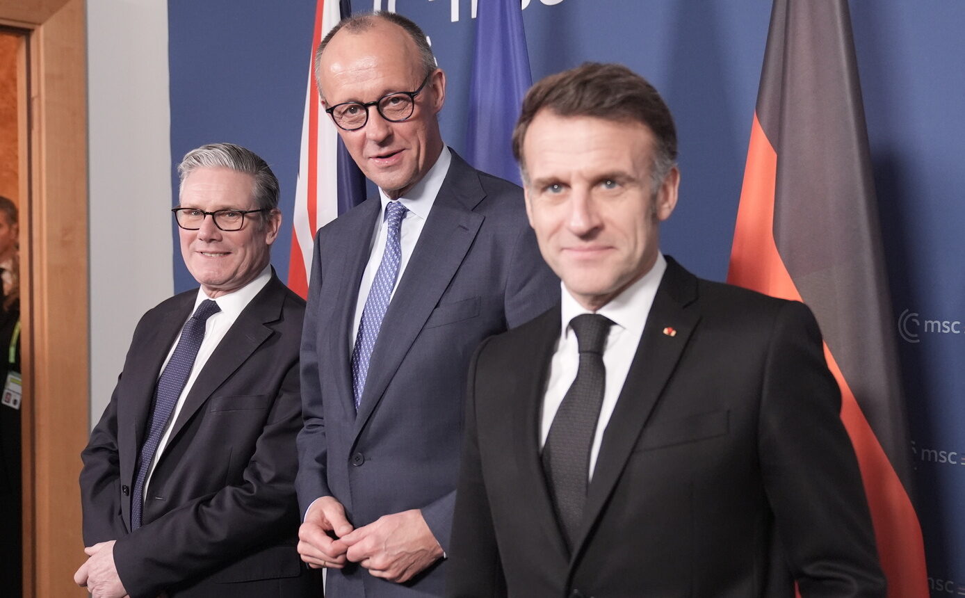 Conferenza Monaco, Merz: “La fiducia nella Nato non più scontata. Macron: “La pace prende forma in Ucraina”