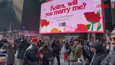 "Love in Times Square", l'amore celebrato a New York tra matrimoni e baci di San Valentino