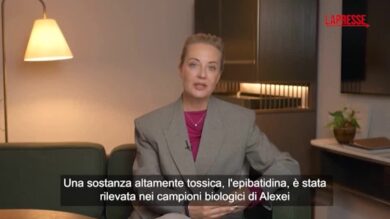 Navalny, la vedova: "Farò di tutto perchè Putin e gli altri responsabili vengano puniti"