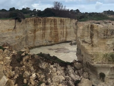 Faraglioni di Sant’Andrea, il maltempo cancella l’Arco dell’Amore: ecco cosa è successo