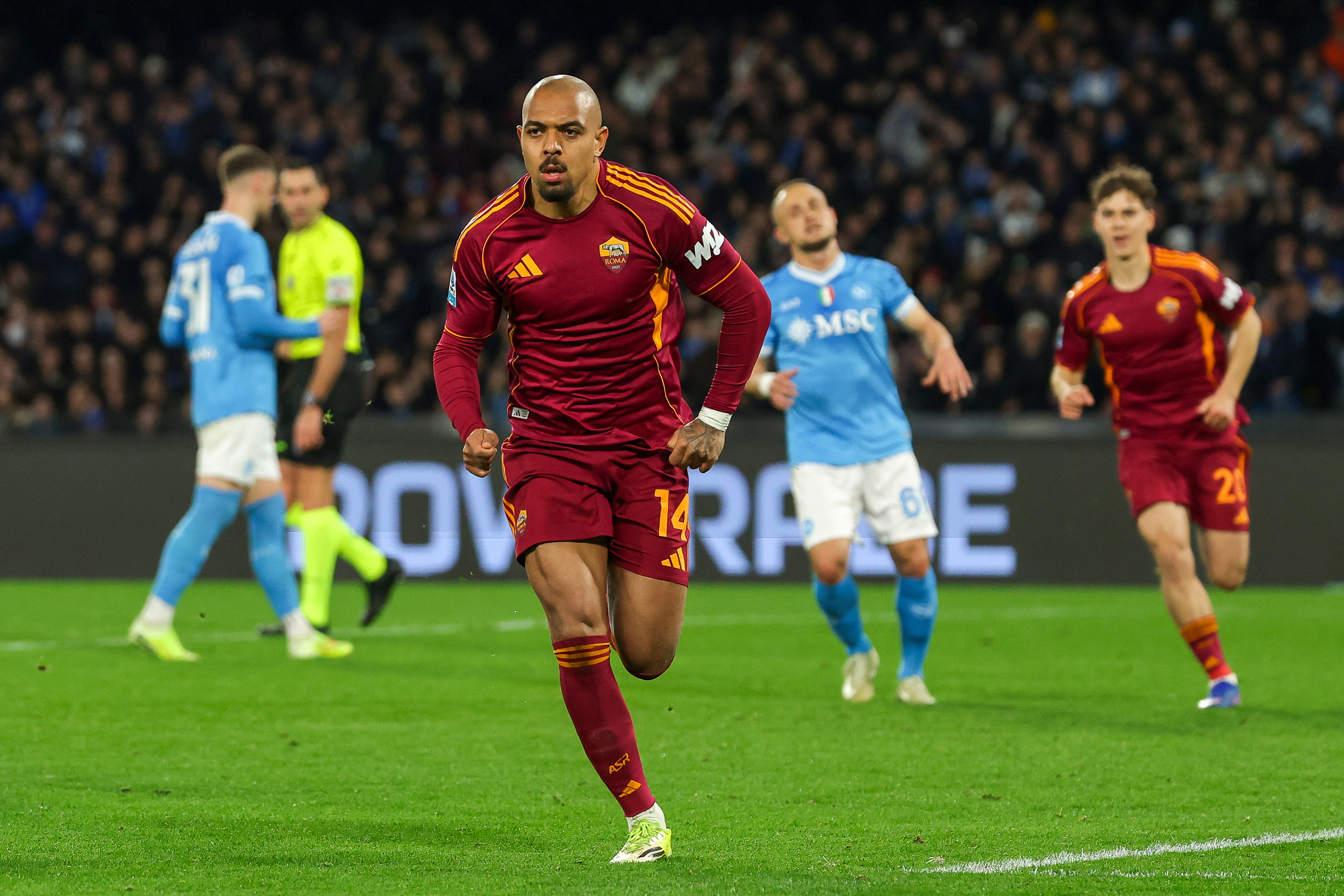 Serie A, Napoli-Roma finisce 2-2: la corsa Champions si infiamma Serie A, Napoli-Roma finisce 2-2: la corsa Champions si infiamma