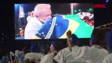Brasile, a Rio de Janeiro una scuola di samba omaggia Lula al Carnevale