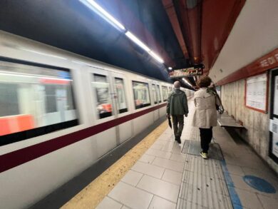 Roma, allarme antincendio nella stazione metro di Termini: evacuazione in corso