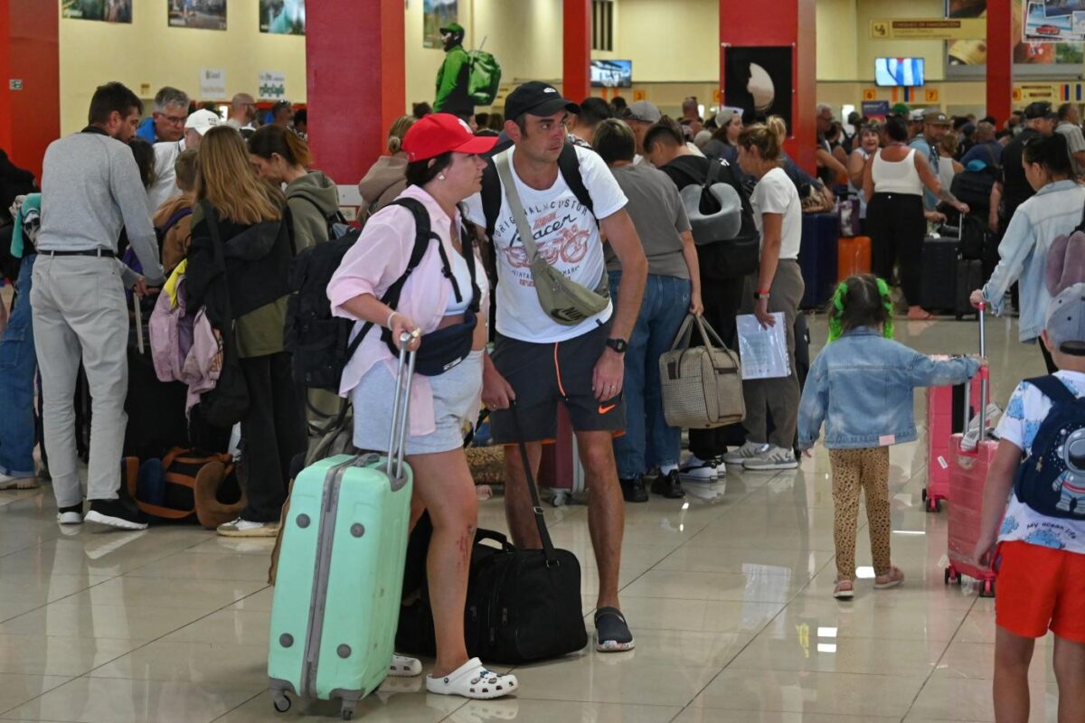 Cuba, fiera del sigaro annullata per la crisi energetica. Cosa succede e perché c’entra Trump