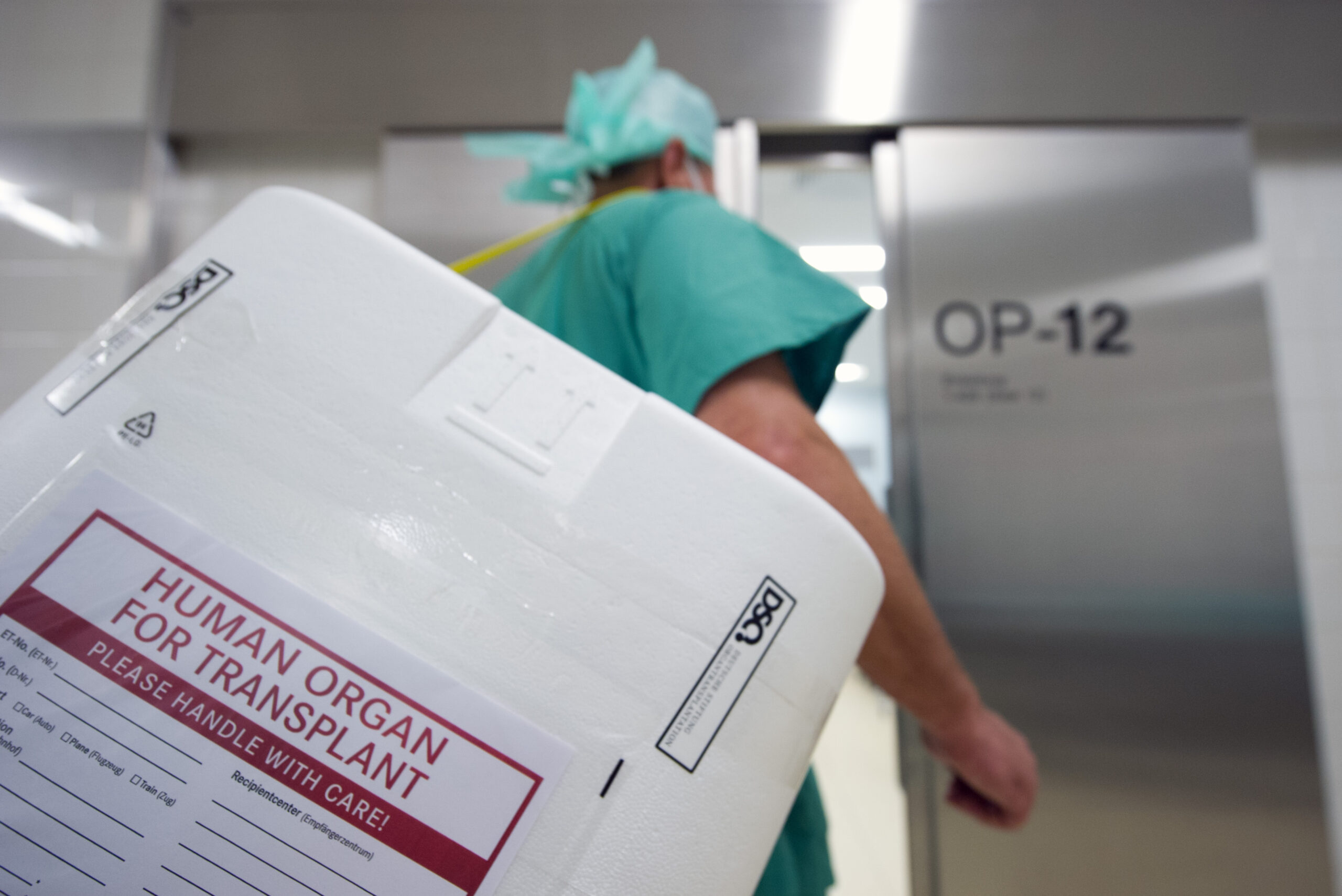 Cuore ‘bruciato’, i bimbi in lista d’attesa  mentre Napoli organizza l’Heart Team