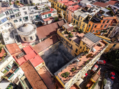 Veduta aerea della cupola del Teatro storico Sannazaro devastato da un incendio a Napoli, Italia - 17 febbraio 2026 - Cronaca - (foto di Alessandro Garofalo/LaPresse)