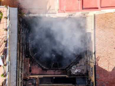 Veduta aerea della cupola del Teatro storico Sannazaro devastato da un incendio a Napoli, Italia - 17 febbraio 2026 - Cronaca - (foto di Alessandro Garofalo/LaPresse)