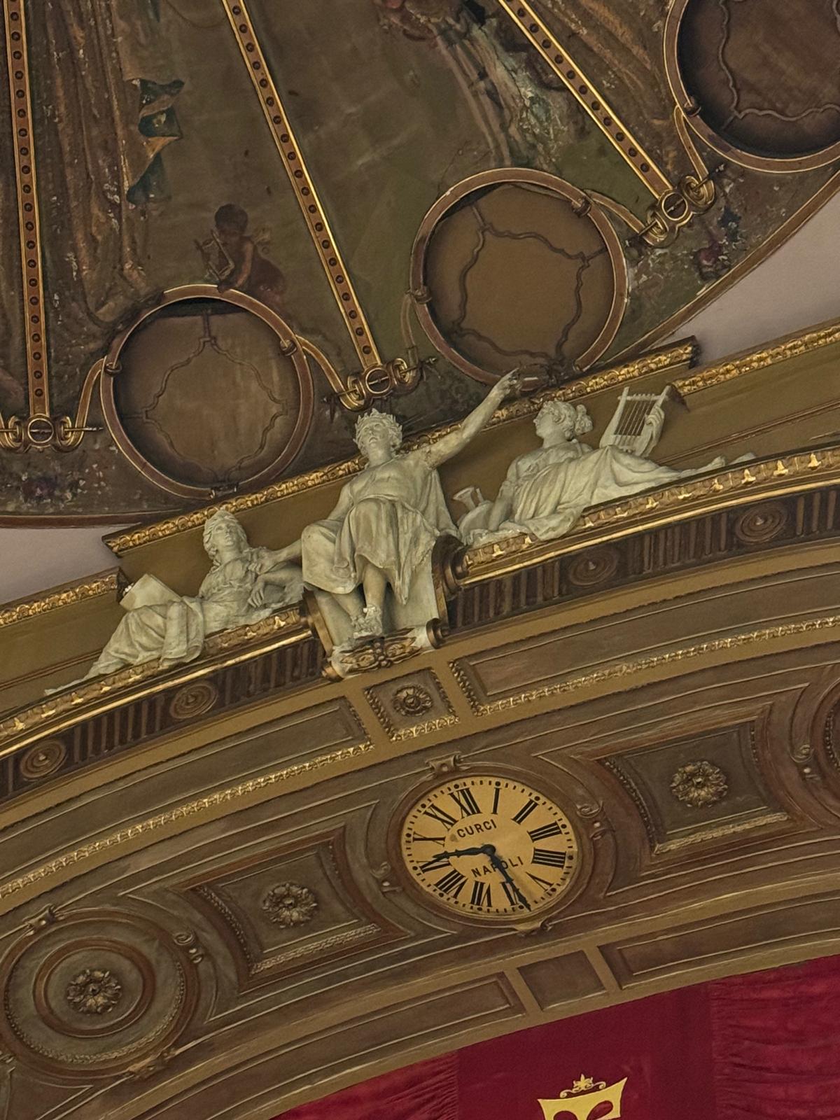 Galleria foto 'Il Teatro Sannazaro di Napoli prima e dopo l’incendio – Le foto' - foto 3