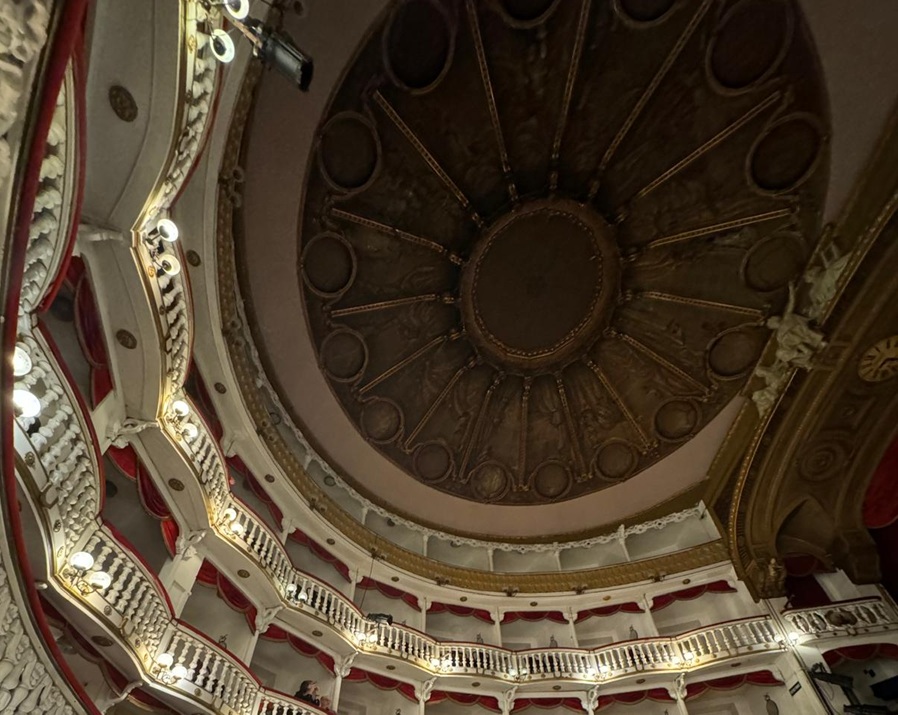 Galleria foto 'Il Teatro Sannazaro di Napoli prima e dopo l’incendio – Le foto' - foto 4