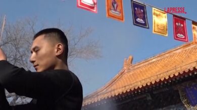 Capodanno lunare, la folla al Tempio Lama ha assistito alla Yingge Dance