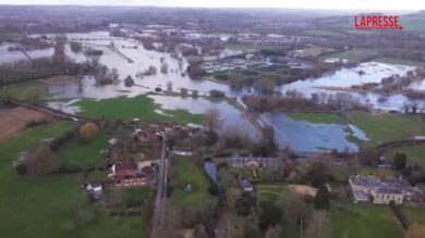 Inghilterra, campi e strade sommersi dall'acqua dopo settimane di pioggia