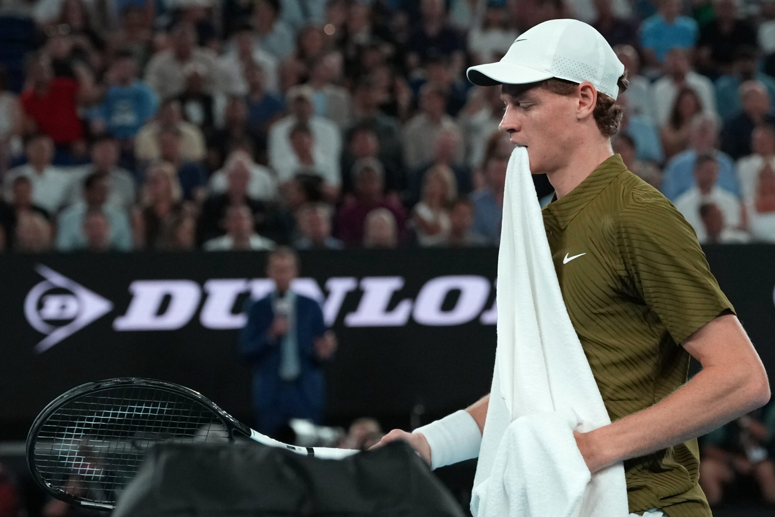 Sinner batte Popyrin e accede ai quarti all’Atp Doha 2026 Sinner batte Popyrin e accede ai quarti all’Atp Doha 2026