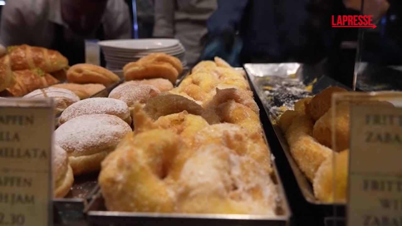Olimpiadi 2026, a Cortina tifosi pazzi per le frittelle di mele del Martedì Grasso