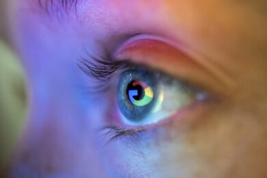 L’epidemia di miopia non è colpa (solo) delle maratone davanti agli schermi