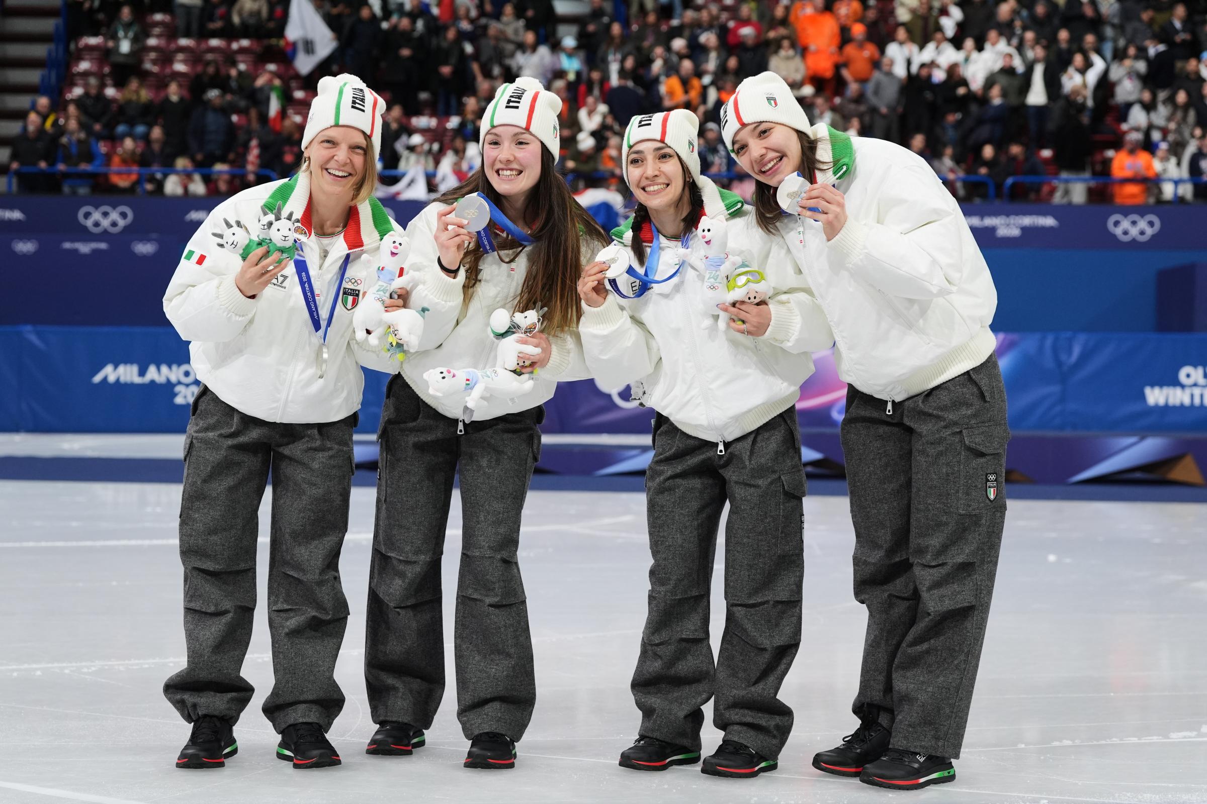 Olimpiadi 2026, short track: argento nella staffetta femminile. Sighel cade e sfuma la finale nei 500 metri – La diretta