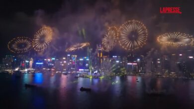Hong Kong, spettacolo pirotecnico per il Capodanno lunare