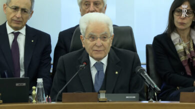 Mattarella presiede il plenum del Csm: “Esorto al rispetto tra istituzioni”. Nordio: “Bene, ma se ti danno del piduista reazione c’è”
