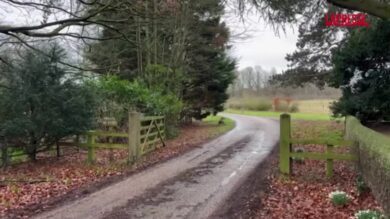 Arrestato l’ex principe Andrea, i giornalisti fuori dalla tenuta di Sandringham