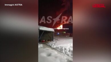 Russia, droni ucraini colpiscono un deposito petrolifero