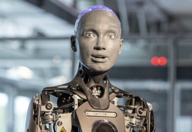 AI tra deepfake e truffe, l’erosione della fiducia in tecnologia e persone