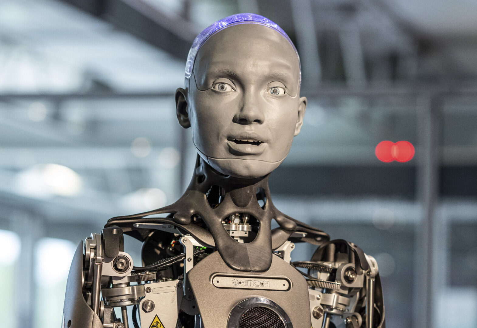 AI tra deepfake e truffe, l’erosione della fiducia in tecnologia e persone