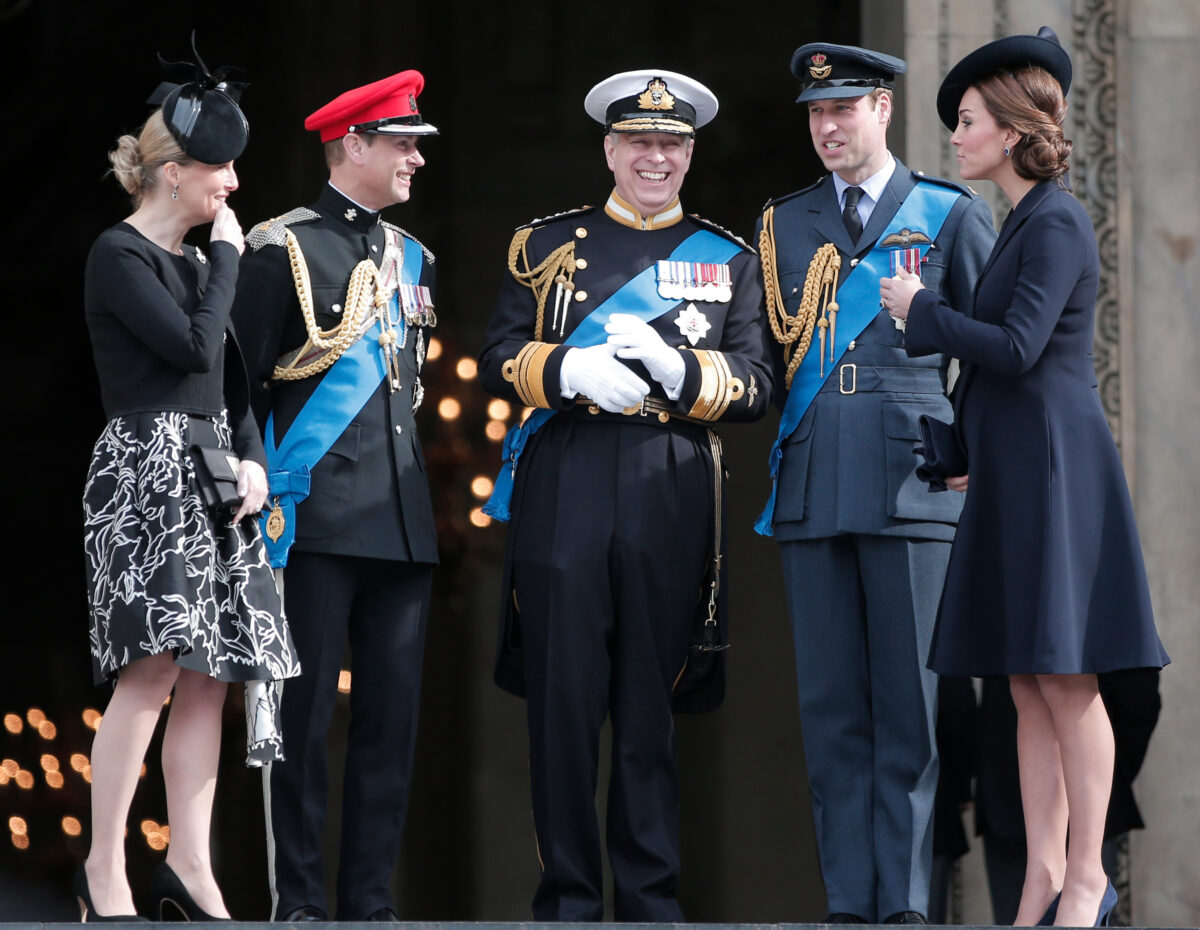 Galleria foto 'L’ex principe Andrea travolto dal caso Epstein: la vita del terzogenito di Elisabetta II in 10 FOTO' - foto 11