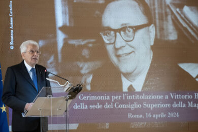 Mattarella ricorda Bachelet: “Il suo metodo improntato alla conciliazione in anni di violenze”