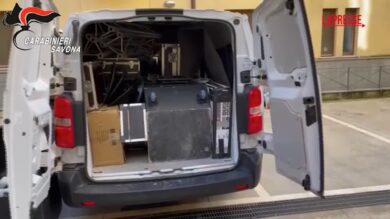 Savona, nascondevano 66 kg di marijuana negli strumenti musicali: arrestati due fratelli