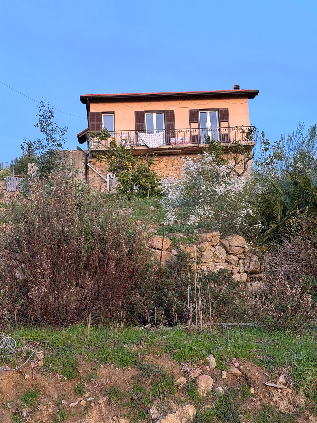 Bimba morta a Bordighera, impronta scarpa sul corpo Bimba morta a Bordighera, impronta scarpa sul corpo